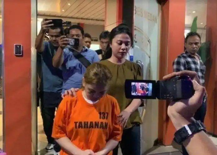 Wanita Yang Viral Akibat Siksa Anak Kandung Kini Ditahan dan Jadi Tersangka