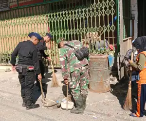 Tingkatkan Sinergitas, Brimob Dan TNI Gelar Bhakti Sosial