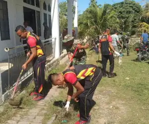 Brimob Aceh Turut Serta Dalam Karya Bakti Jelang HUT TNI Ke-79