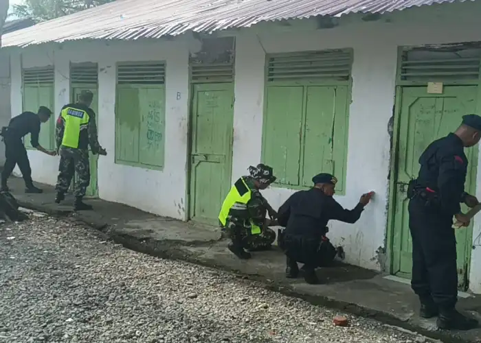 Sambut HUT Brimob Ke-79,Personel Batalyon C Pelopor Gelar Bhakti Sosial Bersihkan Dayah