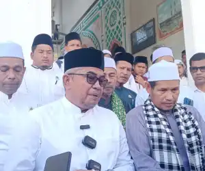 Sambangi Dayah Serambi Aceh, Om Bus : Doa dan Dukungan Ulama Menjadikan Aceh Lebih Baik