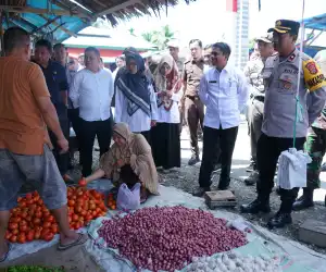 Sidak Pasar Tradisional, Sekda Ardi Martha : Harga Bahan Pokok di Nagan Raya Masih Stabil
