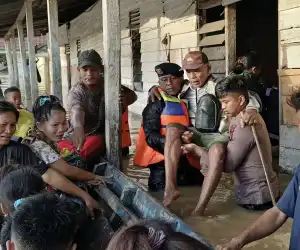 Akibat Banjir, Karyawan PT ASN Di Evakuasi Oleh Brimob Aceh Dan Tim Gabungan