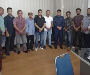 Pembangunan Jalan Diduga Tidak Sesuai Papan Informasi, Masyarakat Datangi DPRK