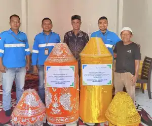 Sambut Maulid Nabi 1446 H, PT BEL Serahkan Satu Idang Untuk Gampong Ring Tambang