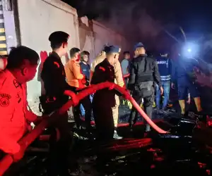 Quick Respon Brimob Aceh Hadir Di Lokasi Kebakaran