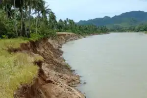 Puluhan Rumah Terancam Ambruk di Aceh Jaya Akibat Abrasi Krueng Teunom