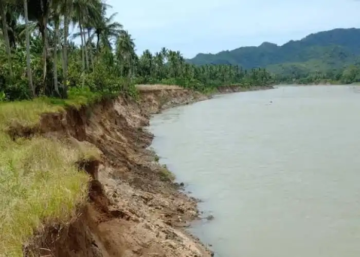 Puluhan Rumah Terancam Ambruk di Aceh Jaya Akibat Abrasi Krueng Teunom