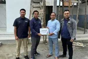 PLN UP Nagan Raya Perbaiki Tempat Wudhu di Mushalla Al-Hasanah Lapang