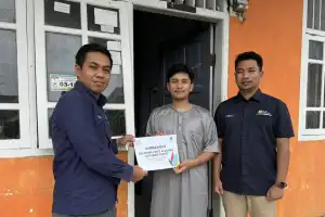 Tingkatkan Pendidikan, Lazis PLN NP UP Nagan Raya Beri Beasiswa Hafiz Alquran STDI Imam Syafie
