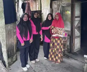 Ketua Bhayangkari Brimob Batalyon C Pelopor Berikan Bantuan Untuk Masyarakat