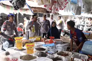 Menjelang Ramadhan, Kapolres Abdya Cek Harga Bahan Pokok di Blangpidie