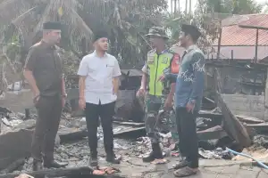 DPRK Nagan Raya Serahkan Bantuan Masa Panik Untuk Korban Kebakaran di Gampong Cot