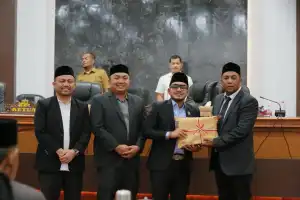 Terima LKPJ Bupati Nagan Raya Tahun 2024, Ini Pesan Ketua DPRK Mohd Rizki Ramadhan