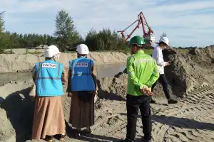 Tinjau Proses Dredging, DLH Kunjungi PLN Nusantara Power UP Nagan Raya