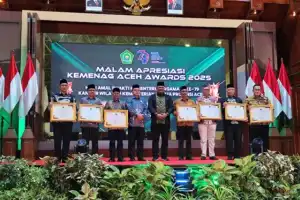 Pj Bupati Aceh Jaya Terima Penghargaan Awards PPG dan PAI Kemenag RI Tahun 2025