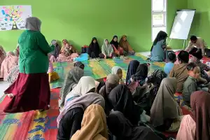 Kesetaraan Pendidikan di Balee Carong, Prof EKA ; Kita Harapkan Program Ini Diteruskan Oleh Masyarakat