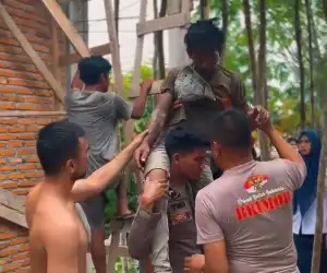 Respon Cepat Brimob Aceh Bantu Warga Tersengat Listrik Di Nagan Raya