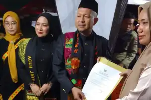 Bupati Serahkan 10 Izin Usaha UMKM Kepada Masyarakat