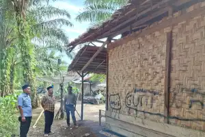 Wakil Ketua II DPRK Nagan Raya Kunjungi Warga Kurang Mampu di Cot Rambong