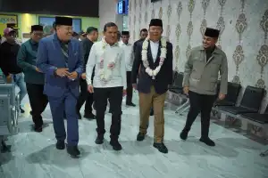 Ketua DPRK Bersama Forkopimda Sambut Kedatangan Utusan Khusus Presiden di Bandara Cut Nyak Dien