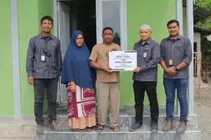 Arti Nyata Semangat Kemerdekaan RI ke 80, PT BEL Serahkan RLH untuk Keluarga Husaini di Gampong Lhok Padang