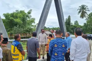 Anggota DPRK Pidie dan Direktur Penataan Daerah Kemendagri Tinjau Program Otsus di Desa Tumpok Laweung
