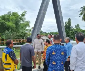 Anggota DPRK Pidie dan Direktur Penataan Daerah Kemendagri Tinjau Program Otsus di Desa Tumpok Laweung