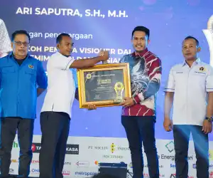 Ketua Pemuda Pancasila Nagan Raya Raih Anugerah Tokoh Pemuda Visioner dari PWI