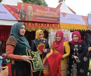 Dekranasda Pidie Tampil pada Pameran Kriya Unggulan Dekranasda Aceh 2025