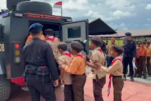 Brimob Aceh Terima Kunjungan Persami Siswa SD IT Arrahman di Nagan Raya