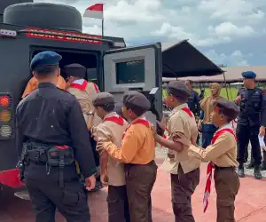 Brimob Aceh Terima Kunjungan Persami Siswa SD IT Arrahman di Nagan Raya