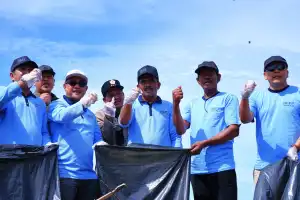 Bupati TRK diwakili Plt. Sekda, Hadiri Aksi Bersih Pantai di Tripa Makmur