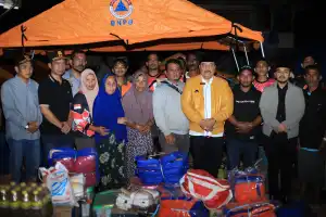 Bupati TRK Tinjau Lokasi Banjir Bandang di Beutong Ateuh Banggalang dan Serahkan Bantuan Tanggap Darurat