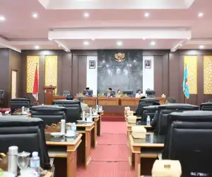 Wabup Nagan Raya Sampaikan Tiga Rancangan Qanun Tahun 2025 dalam Rapat Paripurna DPRK