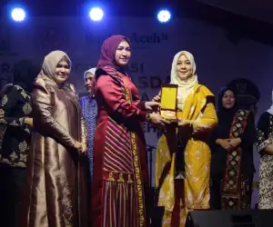 Ketua Dekranasda Nagan Raya Raih Juara III Fashion Show Antar Ketua Dekranasda Kab/Kota se-Aceh