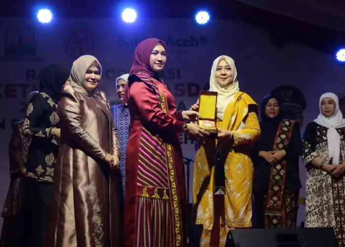 Ketua Dekranasda Nagan Raya Raih Juara III Fashion Show Antar Ketua Dekranasda Kab/Kota se-Aceh