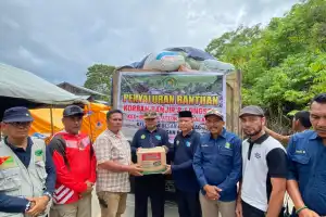 Kemenag Nagan Raya Salurkan Bantuan untuk korban banjir bandang