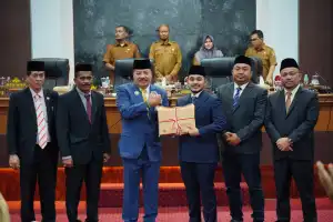 Bupati TRK Sampaikan Nota Keuangan Rancangan APBK 2026 pada Rapat Paripurna