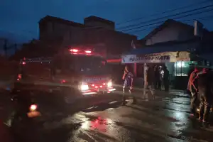 Breaking news, Dapur Rumah Makan di Jeuram Terbakar, Istri dan Anak Alami Luka Ringan