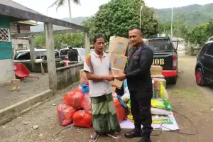 Ringankan Beban Korban Banjir Bandang, Brimob Aceh Gelar Bakti Sosial dan Pelayanan Kesehatan Gratis
