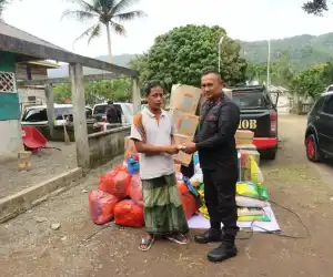 Ringankan Beban Korban Banjir Bandang, Brimob Aceh Gelar Bakti Sosial dan Pelayanan Kesehatan Gratis
