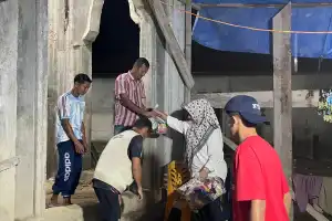 Pasca Bencana Meteorologi, Ketua Tim Srikandi Nagan Raya Salurkan Bantuan ke Warga Terdampak