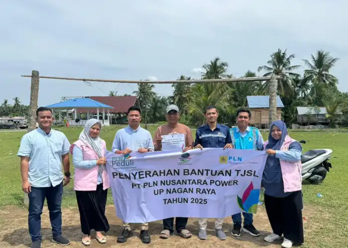 Dukung Aktivitas Pemuda, PLN NP Nagan Raya Benahi Lapangan Bola Desa Langkak