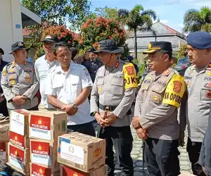 Status Gunung Burni Telong Naik ke Siaga, Kapolda Aceh Turun Langsung Salurkan Bantuan untuk Pengungsi