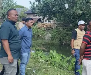 Anggota DPRK Pidie Zulfadli dan DPR Aceh Tinjau Kondisi Perairan Sungai di Kecamatan Reubee
