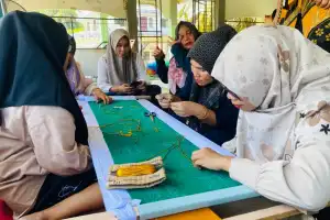 PT Bara Energi Lestari Dorong Pelestarian Kerajinan Kasab Lewat Pelatihan bagi Masyarakat