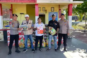 Bentuk Apresiasi untuk Mitra Media, Danyon C Pelopor Serahkan Paket Lebaran kepada Wartawan