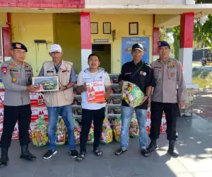 Bentuk Apresiasi untuk Mitra Media, Danyon C Pelopor Serahkan Paket Lebaran kepada Wartawan