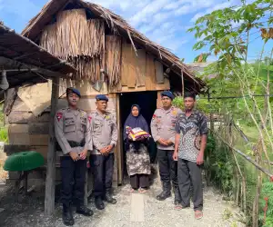 Wujud Kepedulian, Brimob Batalyon C Pelopor Bagikan Zakat Fitrah kepada Warga Nagan Raya